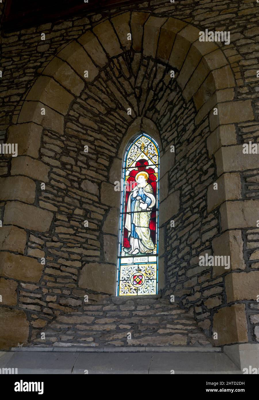 Normannisches Fenster in der St. Mary`s Church, Whitchurch, Warwickshire, England, Großbritannien Stockfoto